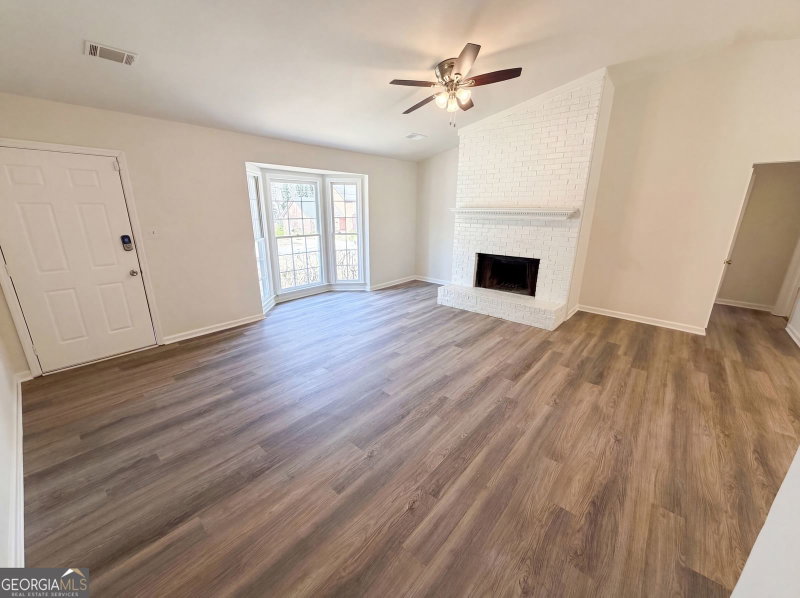Photo 4 of 5003 Henson Drive SW