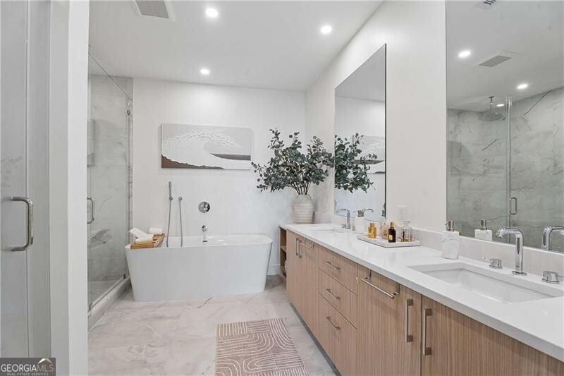 Photo 16 of 2425 Peachtree Road NE #901