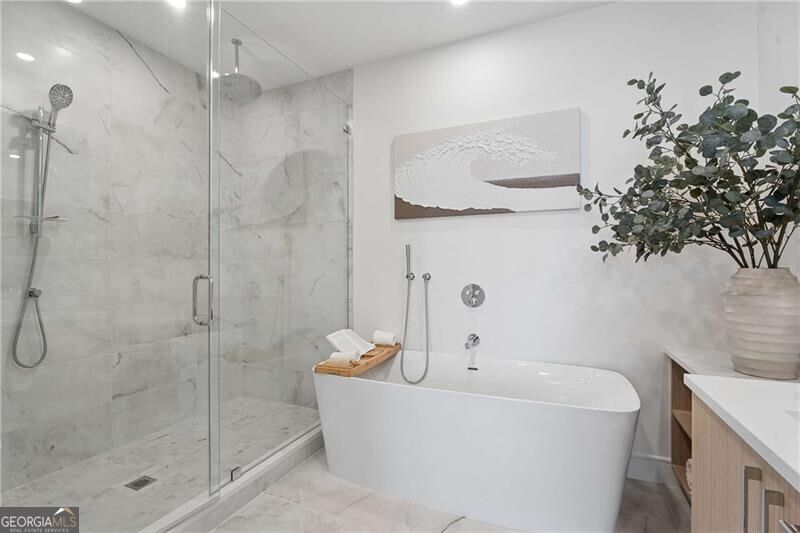 Photo 17 of 2425 Peachtree Road NE #901
