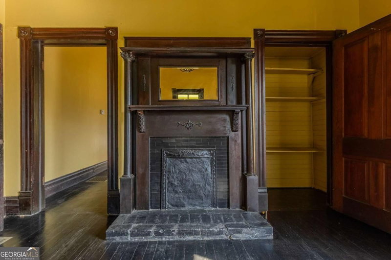 Photo 12 of 711 Davis Street