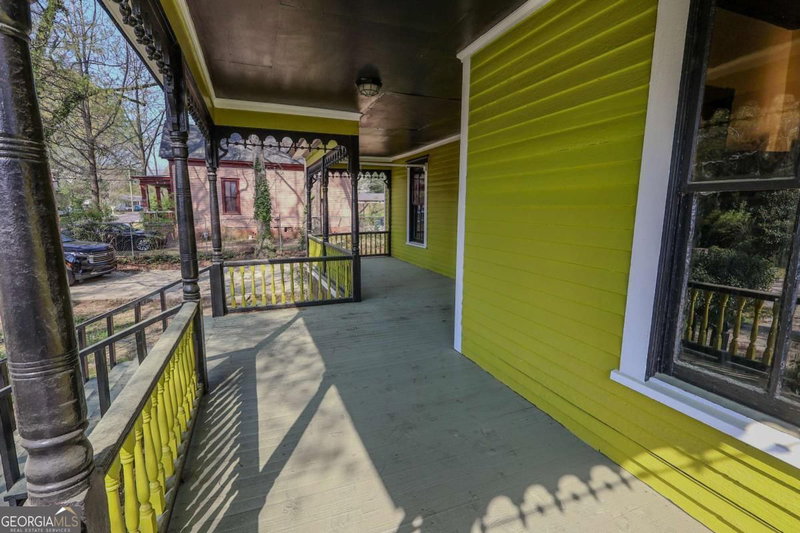 Photo 5 of 711 Davis Street