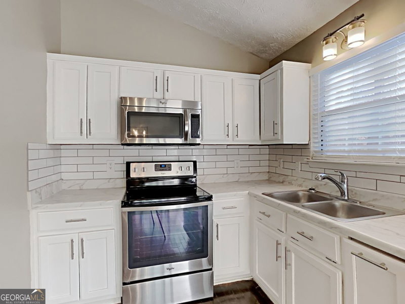 Photo 10 of 5665 Lakeview Court