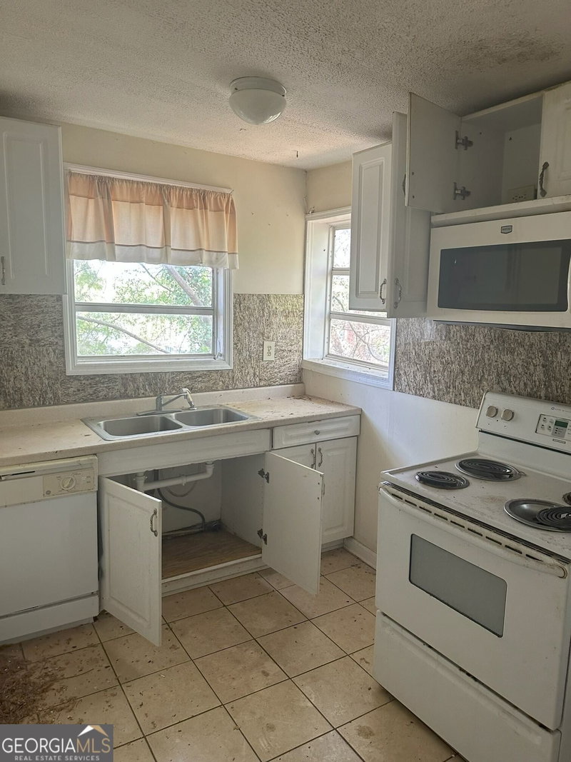 Photo 15 of 1037 OAK Street SW