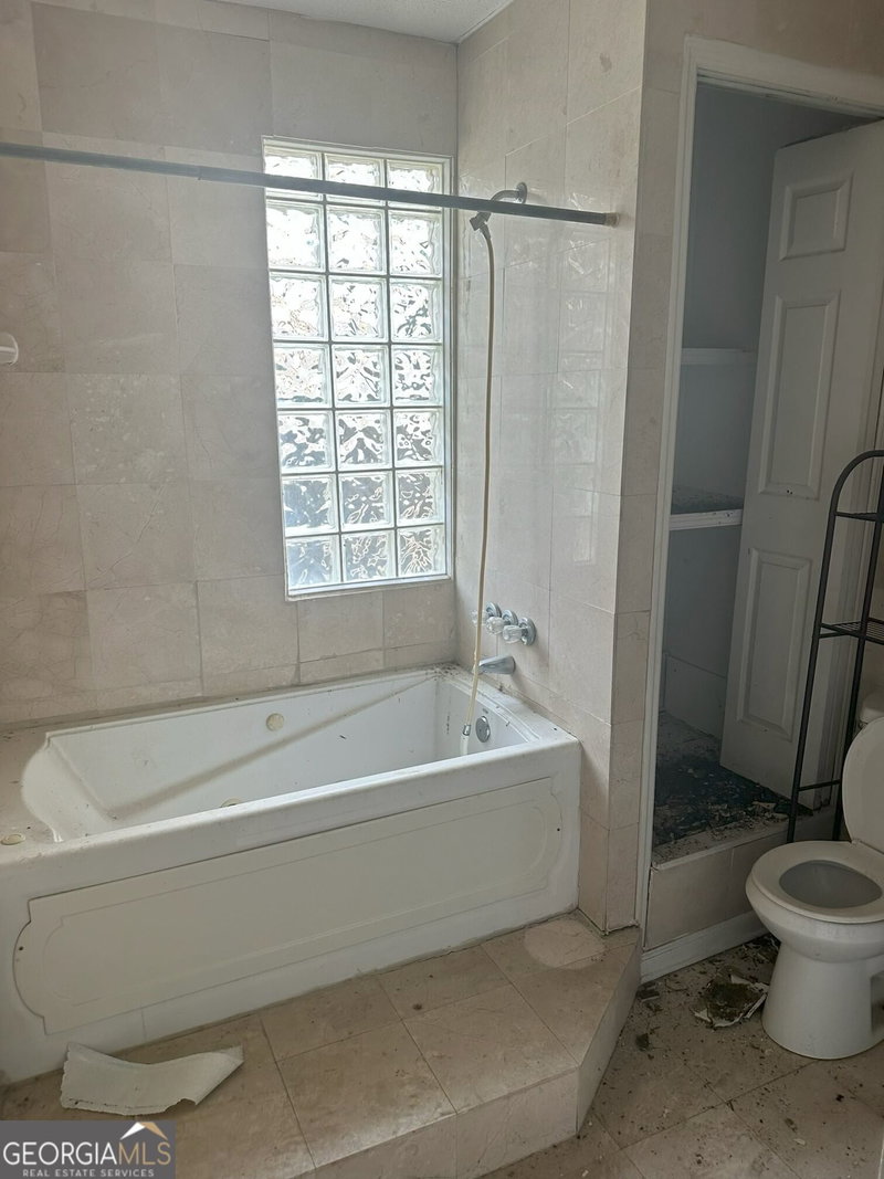 Photo 16 of 1037 OAK Street SW