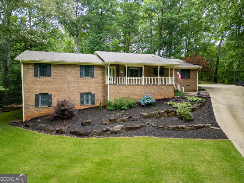 Photo 3 of 910 Chickasaw Drive