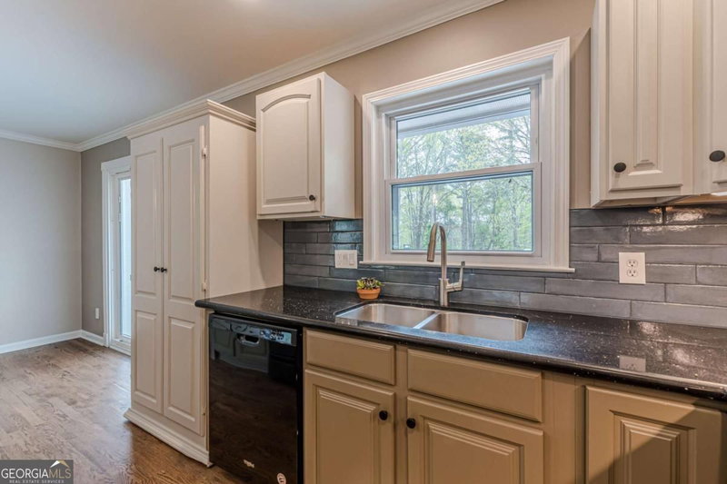 Photo 13 of 2396 Elmwood Circle SE