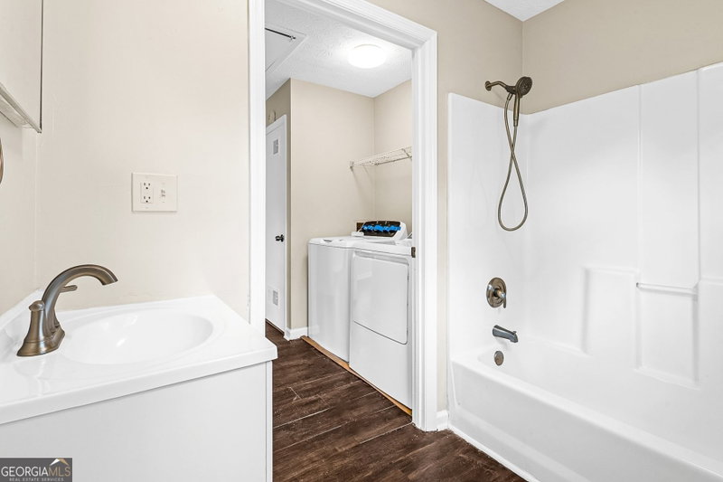 Photo 13 of 660 Cedar Avenue NW