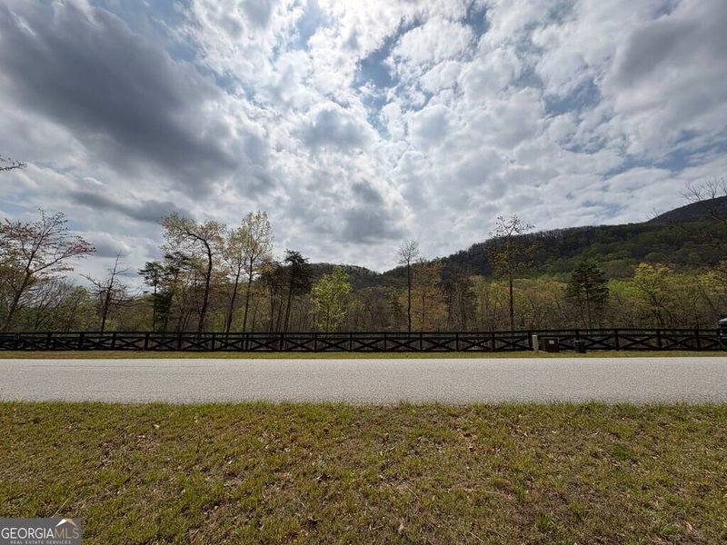 Photo 5 of 21 Yonah Lake Drive