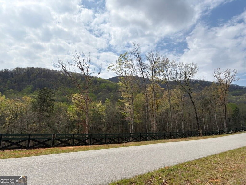 Photo 6 of 21 Yonah Lake Drive