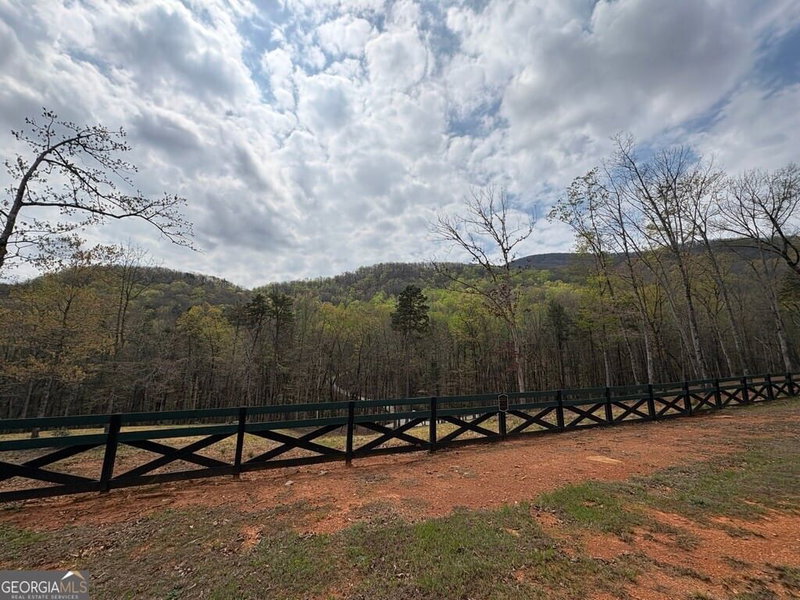 Photo 7 of 21 Yonah Lake Drive
