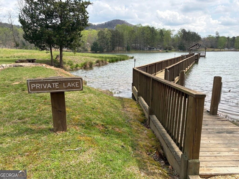 Photo 8 of 21 Yonah Lake Drive