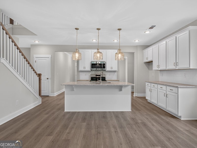 Photo 10 of 497 Principal Meridian Drive