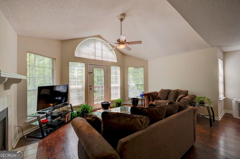 Photo 4 of 1315 Red Deer Way ## 255