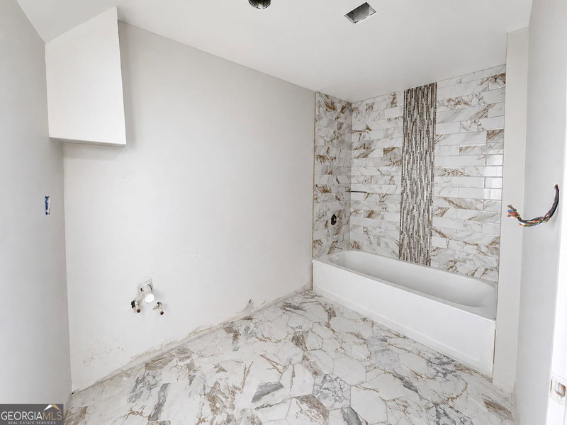Photo 13 of 2453 Ivydale Drive SW