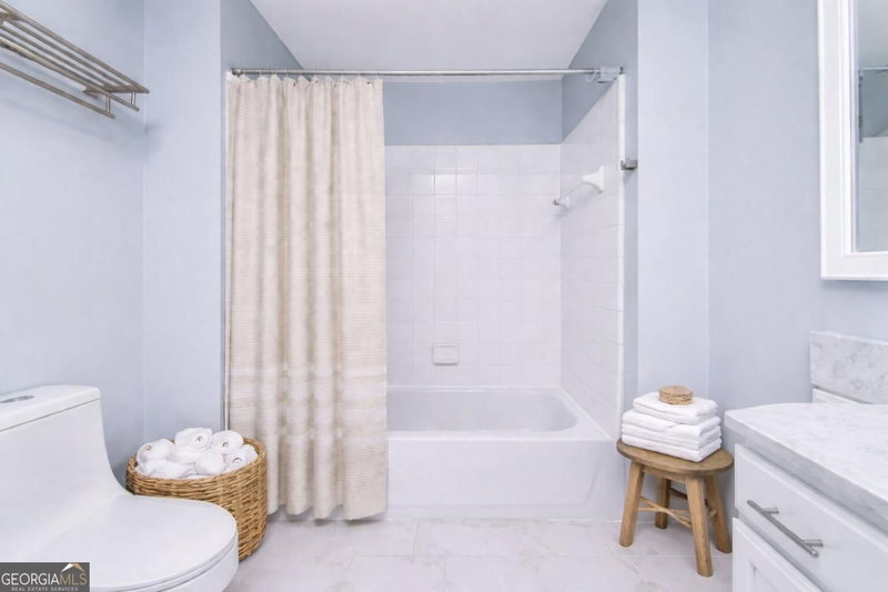 Photo 16 of 3040 Peachtree Road #613