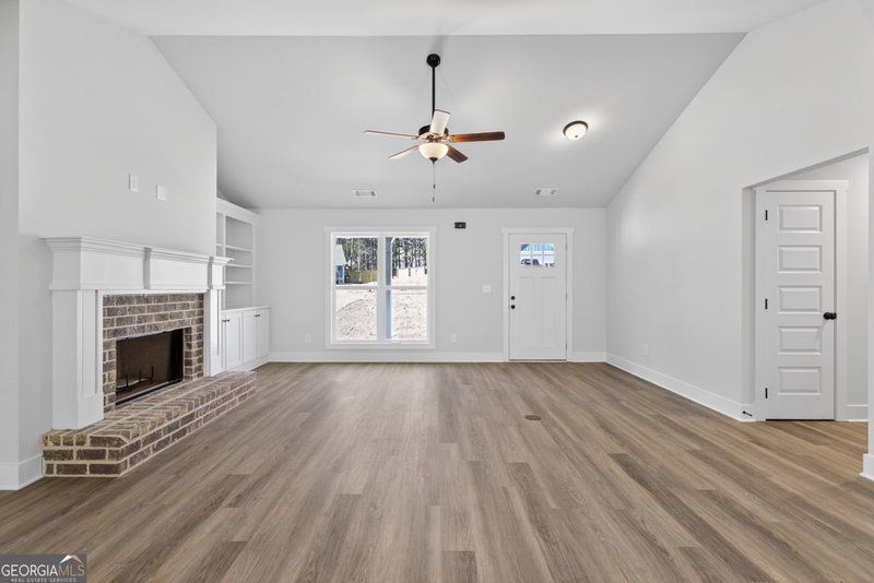 Photo 6 of 252 Mockingbird Lane #28