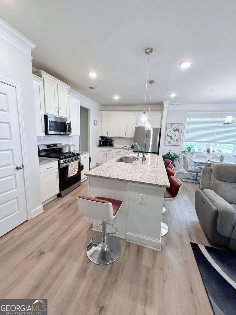 Photo 17 of 800 Exposition Pte