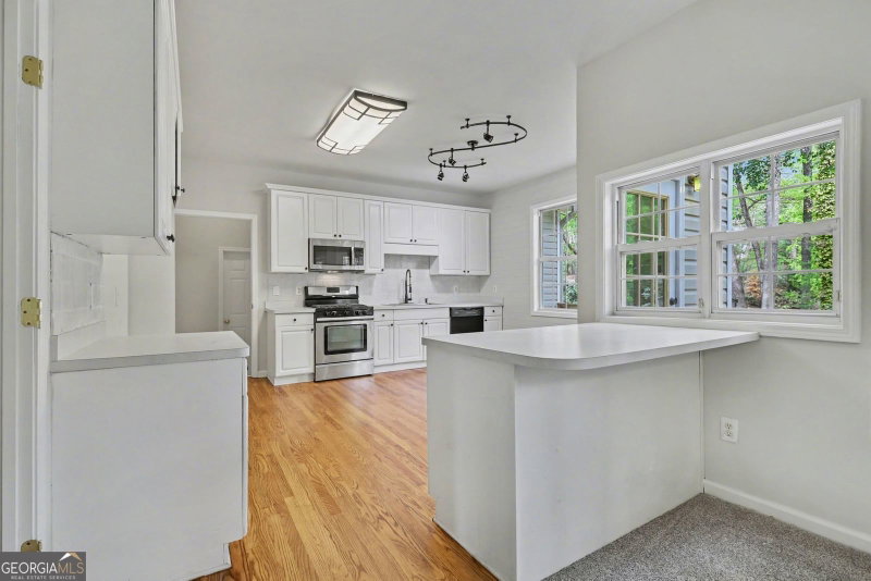 Photo 9 of 3055 Heatherstone Drive