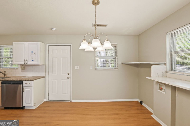 Photo 6 of 5575 Oglesby Road