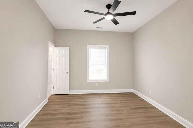 Photo 5 of 918 Smith Street SW