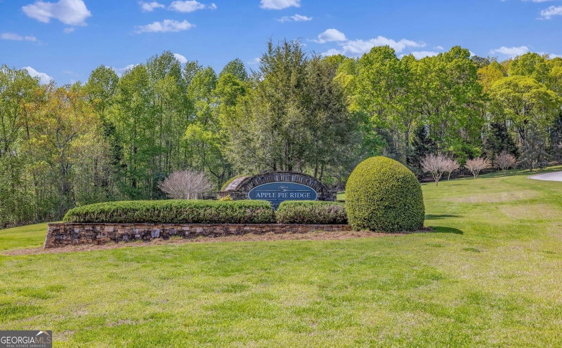 140 Lakeview Walk