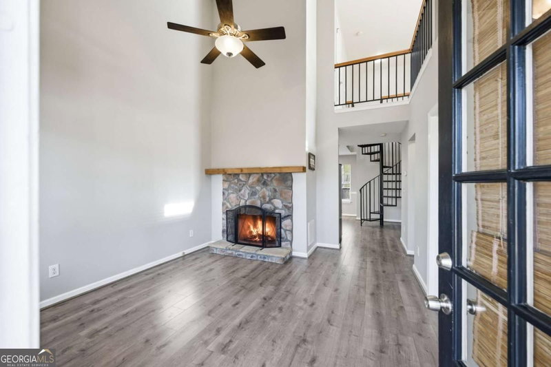 Photo 5 of 204 Lakeside Drive
