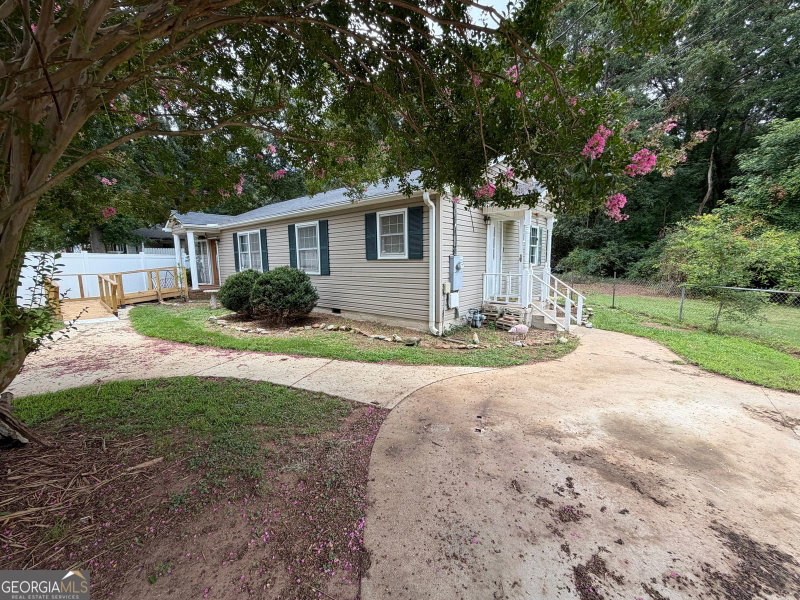 Photo 3 of 230 Glendale Drive