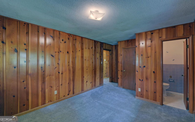Photo 11 of 586 Collins Road