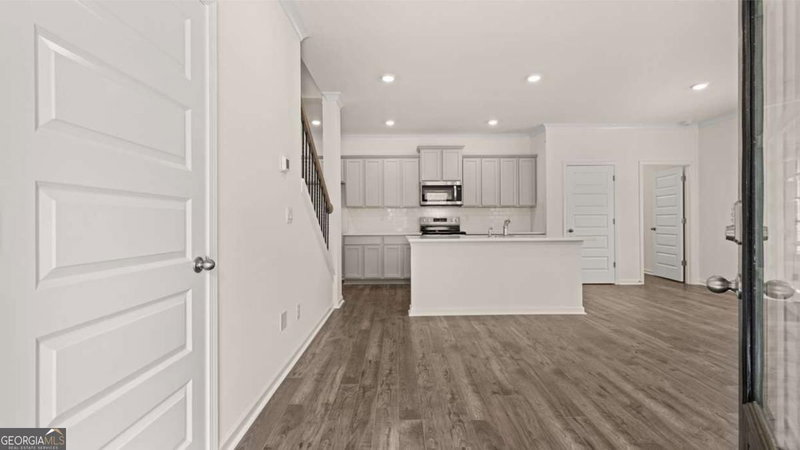Photo 4 of 520 SILVER MOON Drive