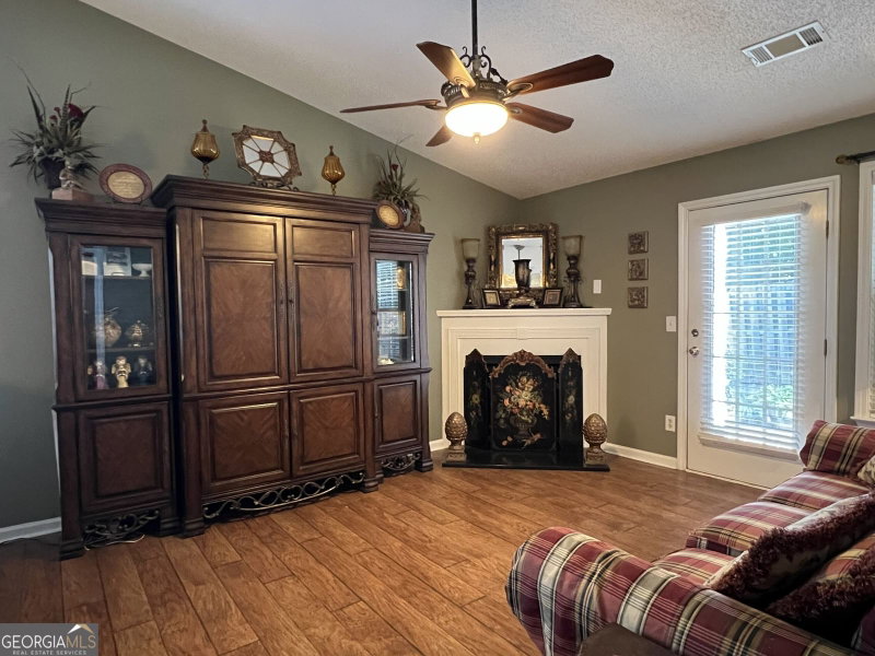 Photo 6 of 1711 Summerwoods Lane