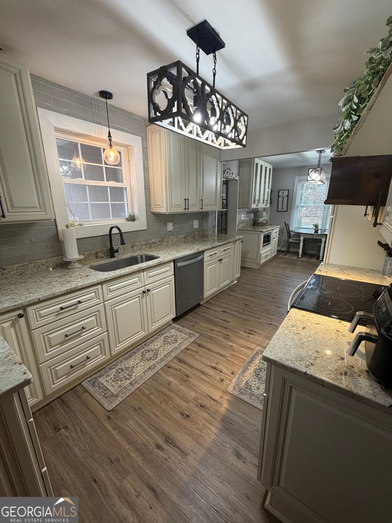 Photo 11 of 411 Ridgecrest Drive