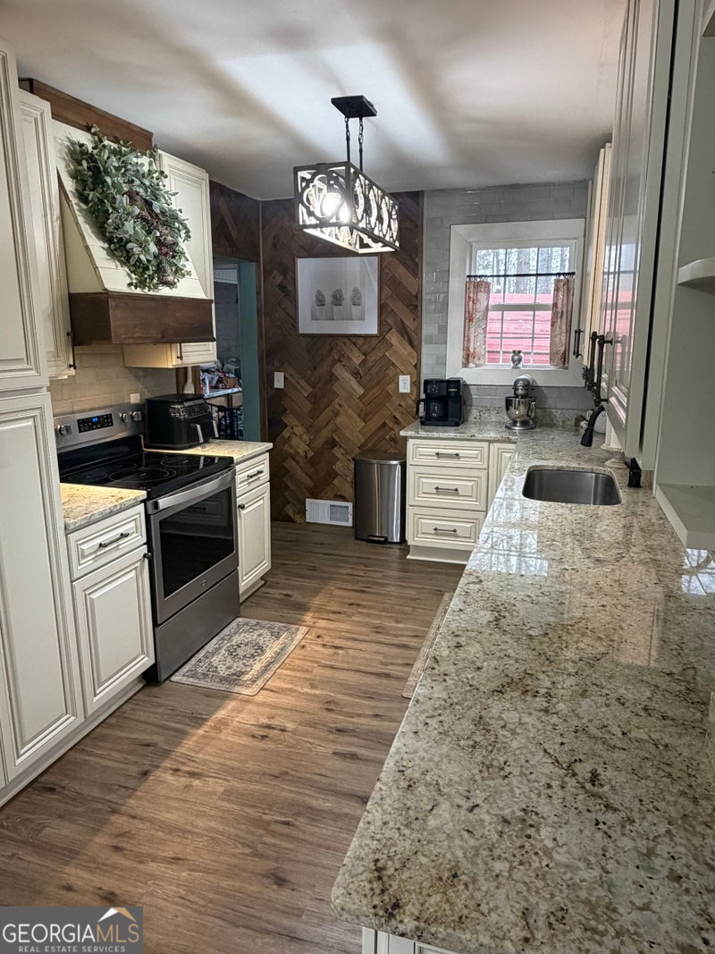 Photo 10 of 411 Ridgecrest Drive
