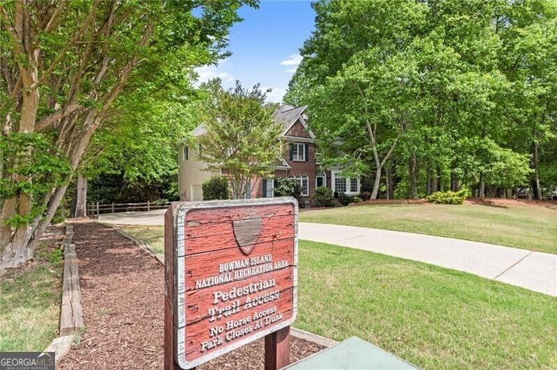 Photo 3 of 4425 Woodside Court