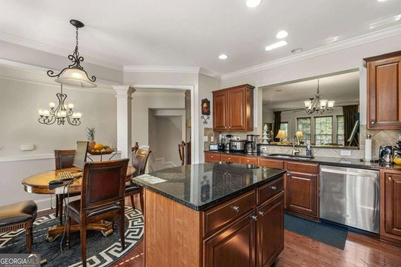 Photo 11 of 2852 Overlook Court NE