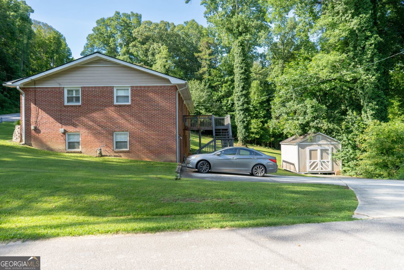 Photo 3 of 210 Greenwood Lane