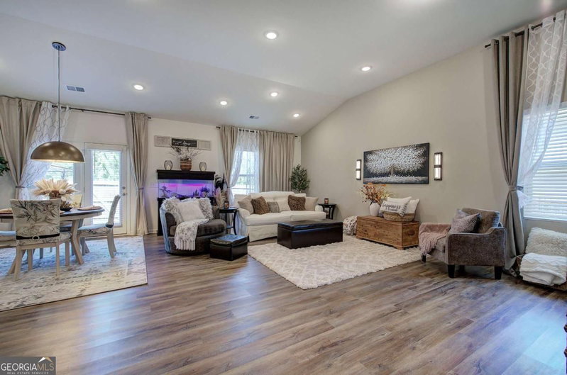 Photo 19 of 102 Sorrento Drive NW