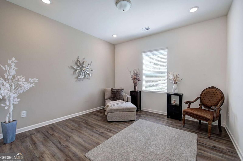 Photo 9 of 102 Sorrento Drive NW