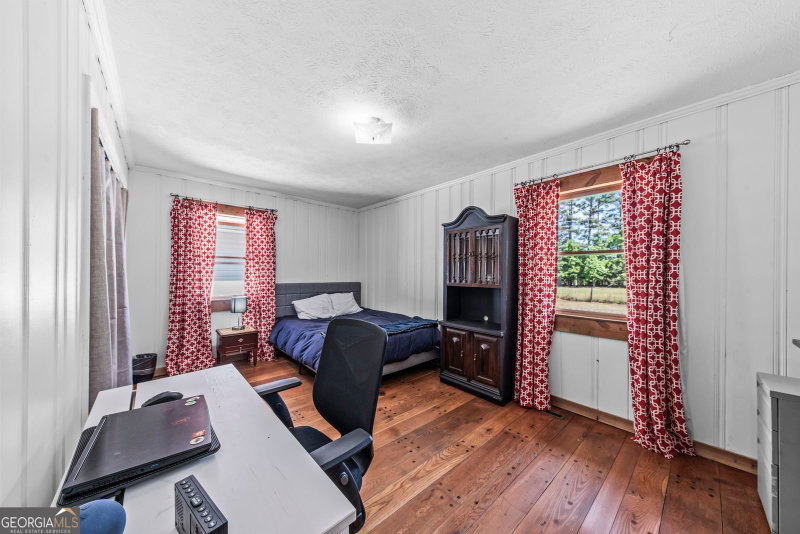 Photo 42 of 1490 Crawley Road