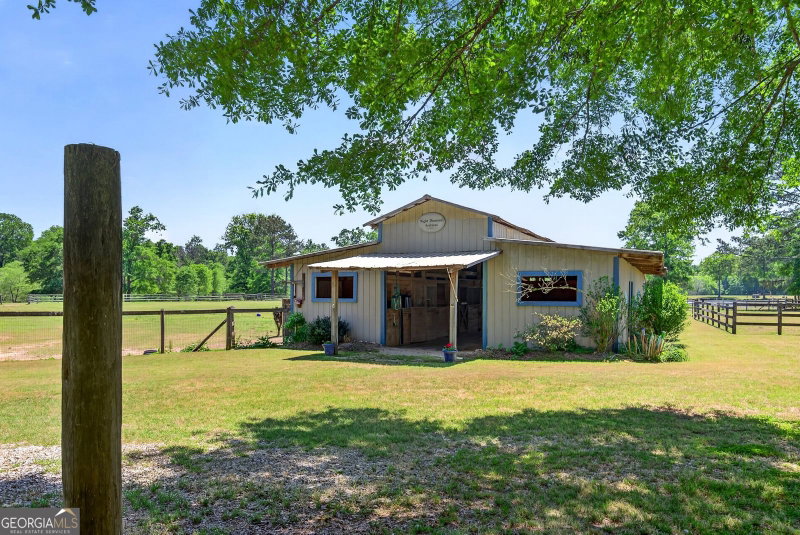 Photo 5 of 511 W Mcintosh Road