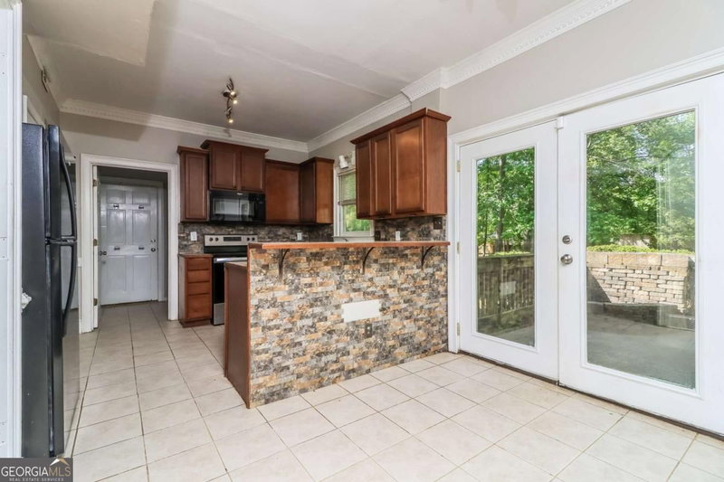 Photo 11 of 5280 Oglethorpe Court