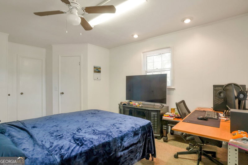 Photo 11 of 515 Kelton Road