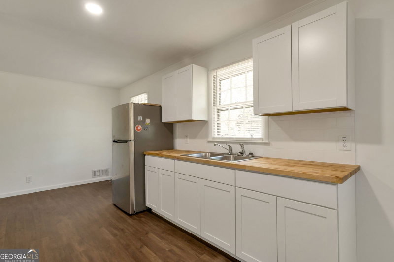 Photo 6 of 515 Kelton Road