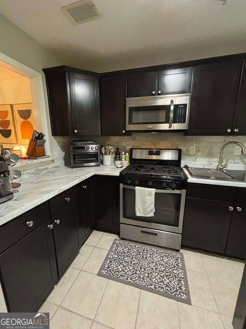 Photo 5 of 2507 Cumberland Court SE