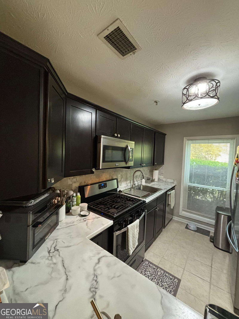 Photo 6 of 2507 Cumberland Court SE