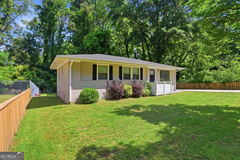 Photo 3 of 3575 Fairburn Place NW