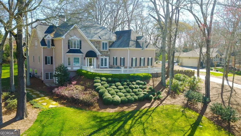 Photo 2 of 2043 Burgundy Drive