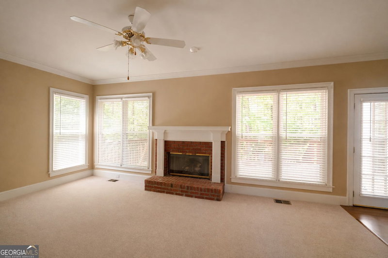 Photo 4 of 1858 De Winton Place