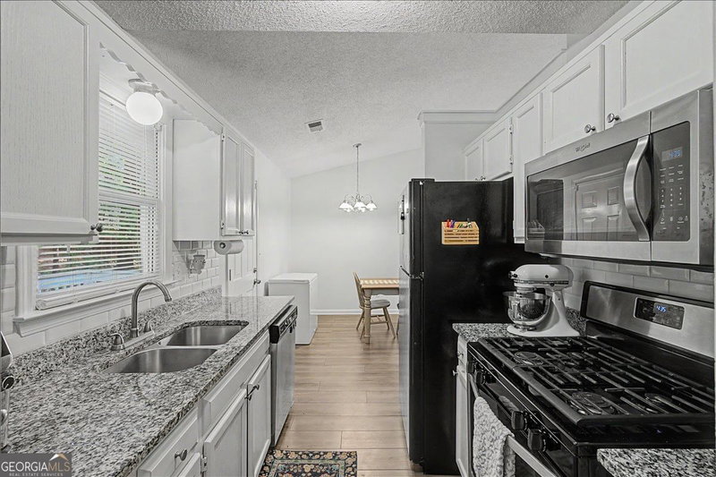 Photo 19 of 94 Villa Rosa Way