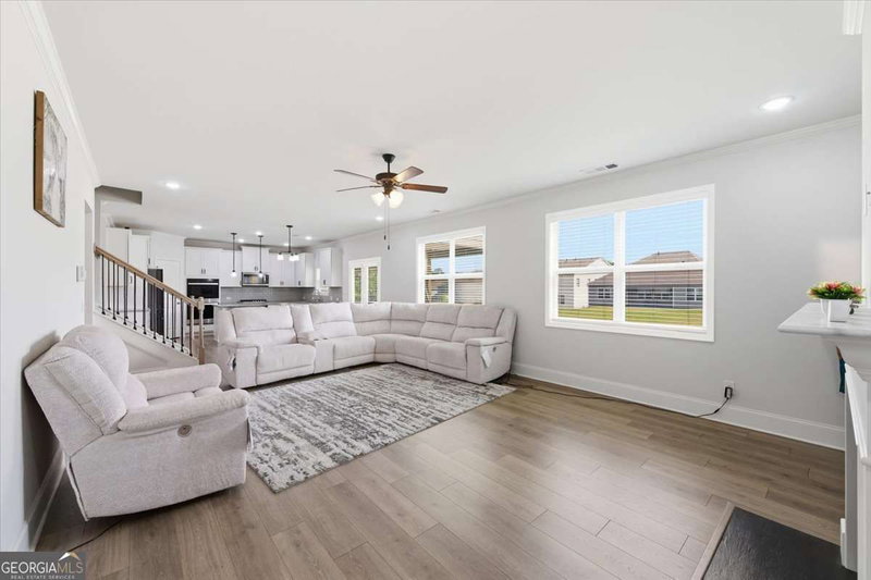 Photo 2 of 880 Garnet Drive