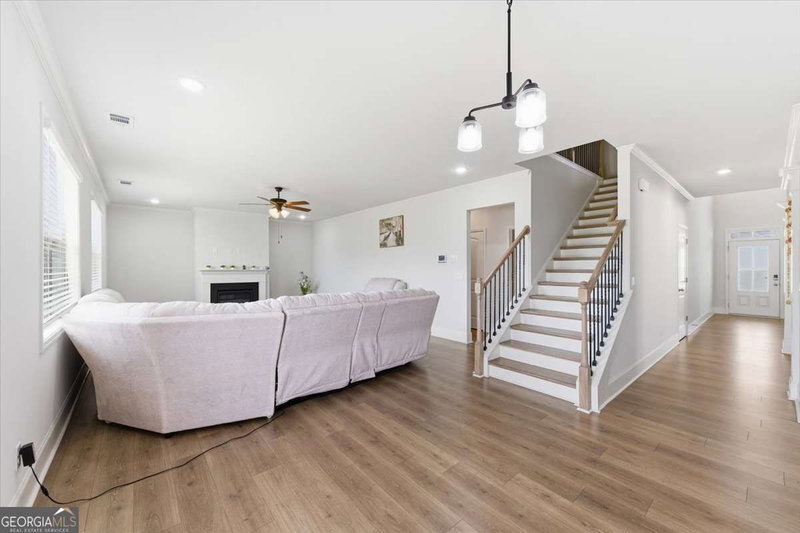 Photo 4 of 880 Garnet Drive